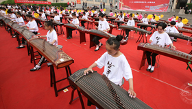 百人弹古筝 迎中国古筝日