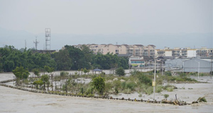 遭遇罕见连续性暴雨 四川全力应对汛情