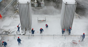 风雪中的“除冰突击队”