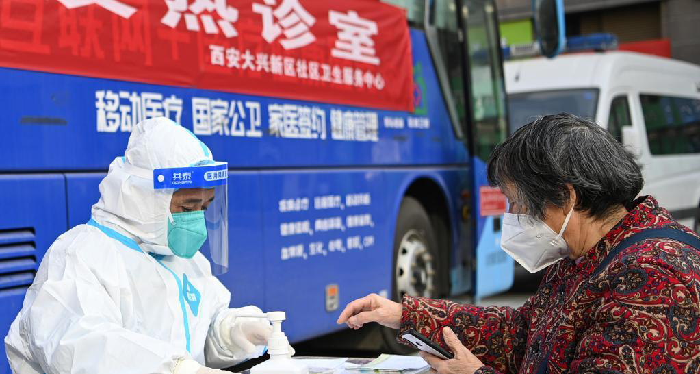 多地核酸采样屋“变身”发热诊疗站