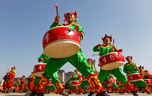 襄汾：威风锣鼓大赛 点燃夏日激情