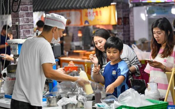 天津：夏日夜市激发城市活力