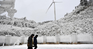 电力“哨兵”风雪中守护万家灯火