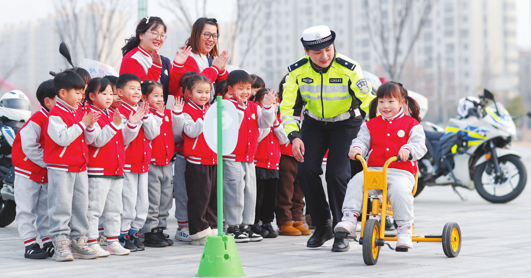 多地举办警营开放日安全宣传进校园活动