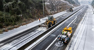 湖南多地积极应对低温雨雪冰冻天气