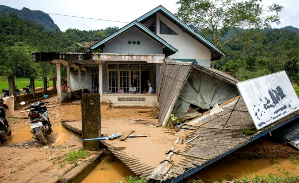 印尼暴雨灾害已致10人死亡