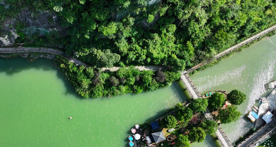 暑期“清凉消费”点燃文旅“热经济”