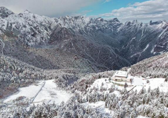 雪落官鹅沟