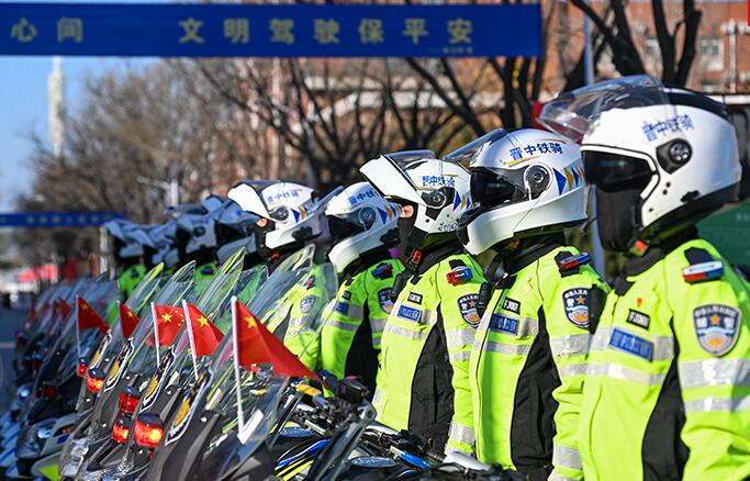 山西太原：文明交通高校行