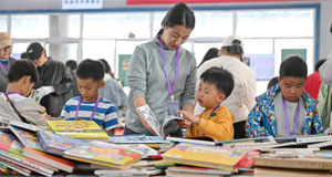 河北涿州：春季书市人气旺