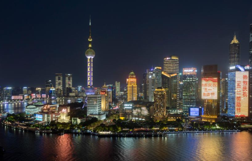 上海景观照明致敬劳动者