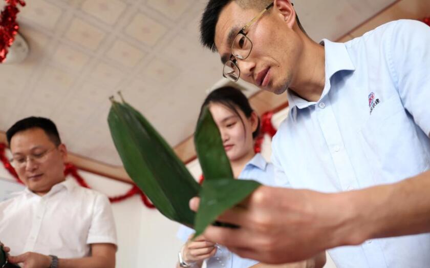 工地粽飘香 民俗迎端午