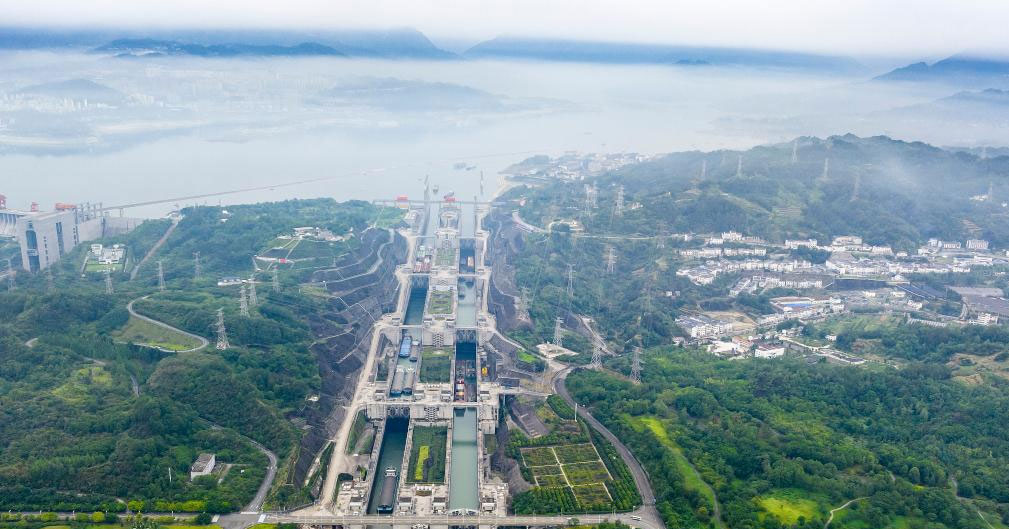 三峡船闸通航22年货运量超22亿吨