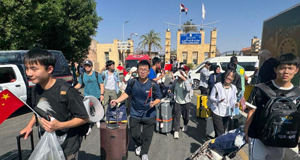 上百名在以中国公民撤离至埃及境内