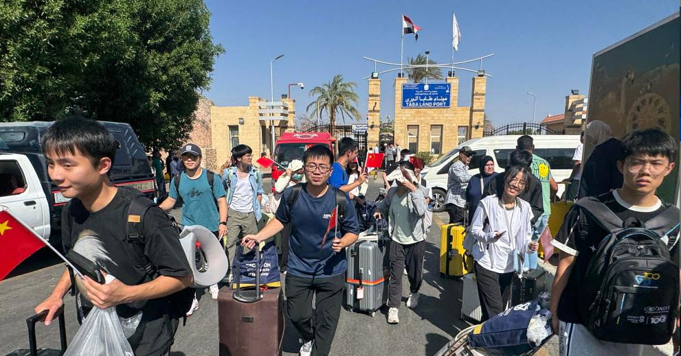 在以中国公民撤离至埃及境内