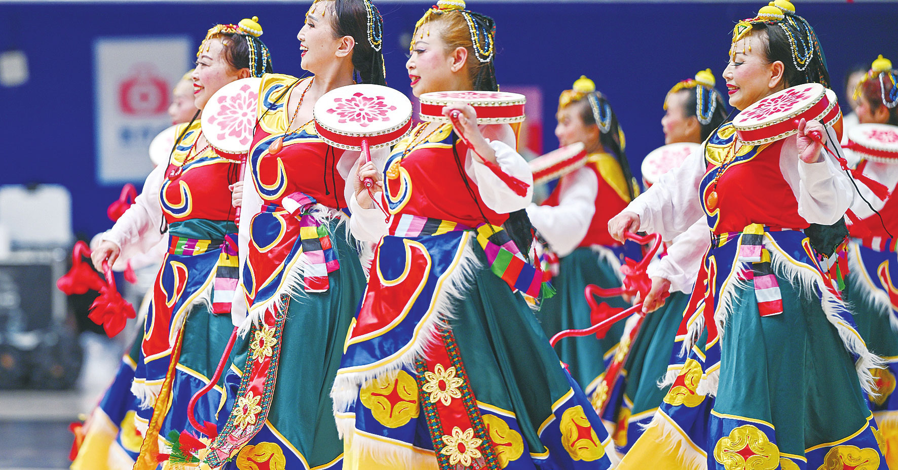 重庆市南岸区第十九届广场舞展演举行