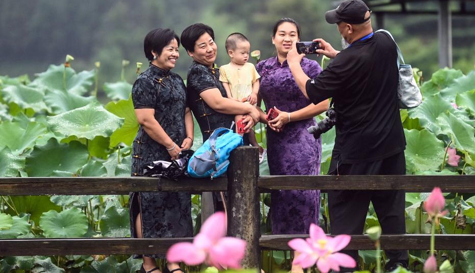 广西三江：荷花伴侗歌 农文旅融合引客来
