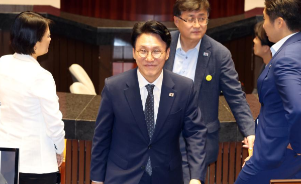 韩国国会通过对金民锡的总理任命