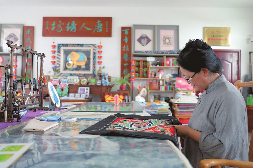 太原市晋源区唐人绣坊文创艺术馆：现场展示晋绣核心技法
