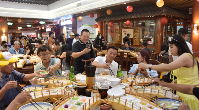 云南迎来暑期旅游旺季