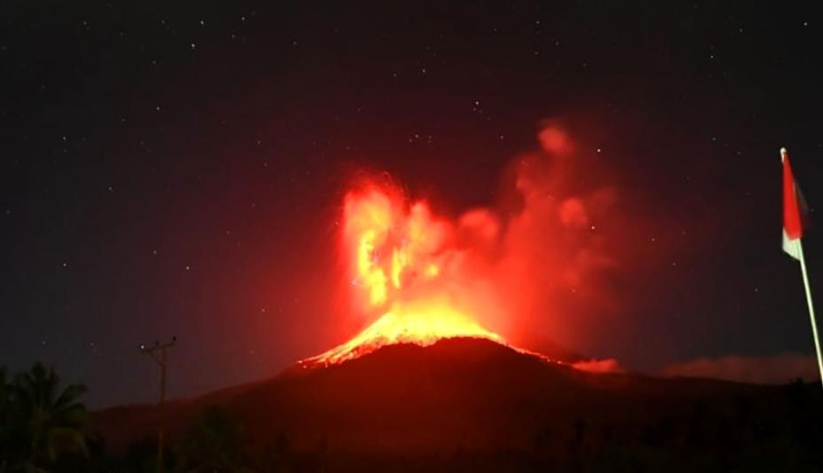 印尼一火山猛烈喷发