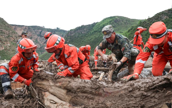甘肃榆中：武警官兵开展多项救援任务