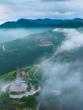 雨后云海锁鳌峰 太行胜景入画来