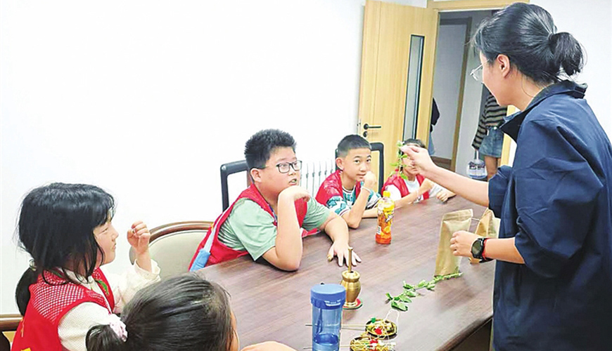 制作驱蚊香囊 学习传统文化