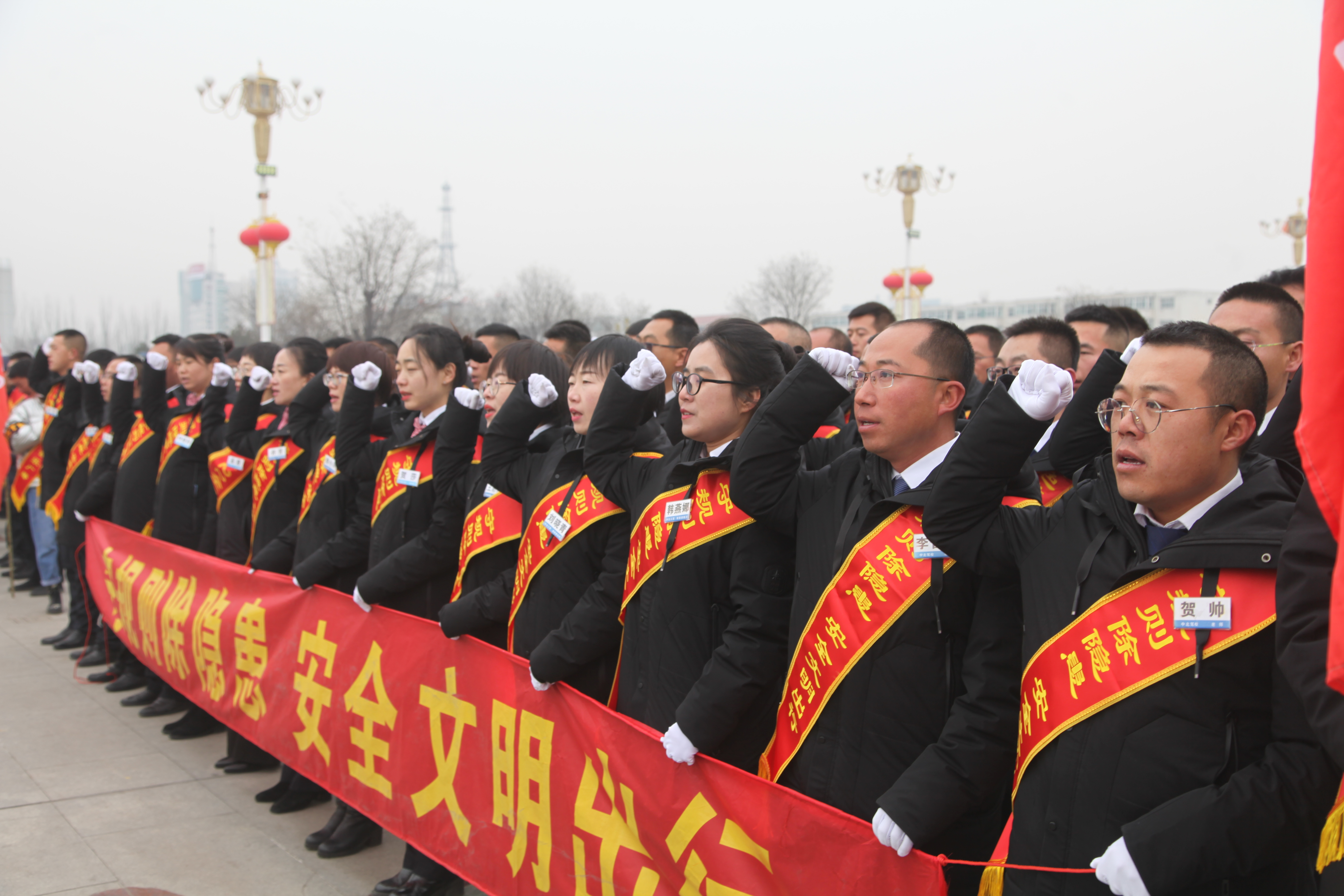 朔州组织重点驾驶人进行交通安全宣誓活动.JPG