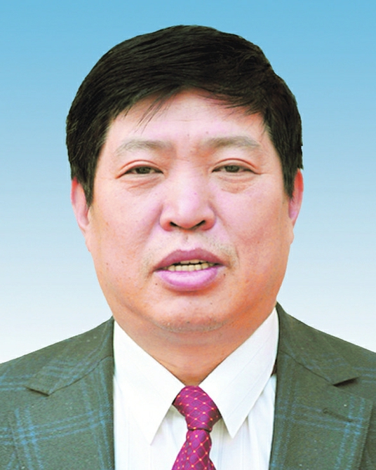 王纯同志简历