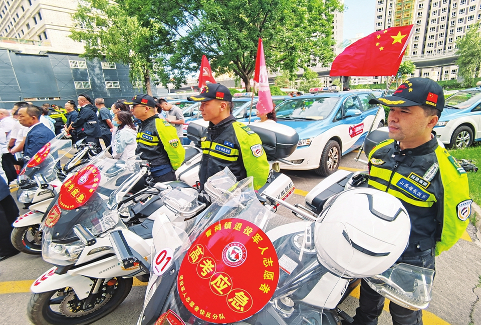 “风雨兼程十五载爱心送考再启程