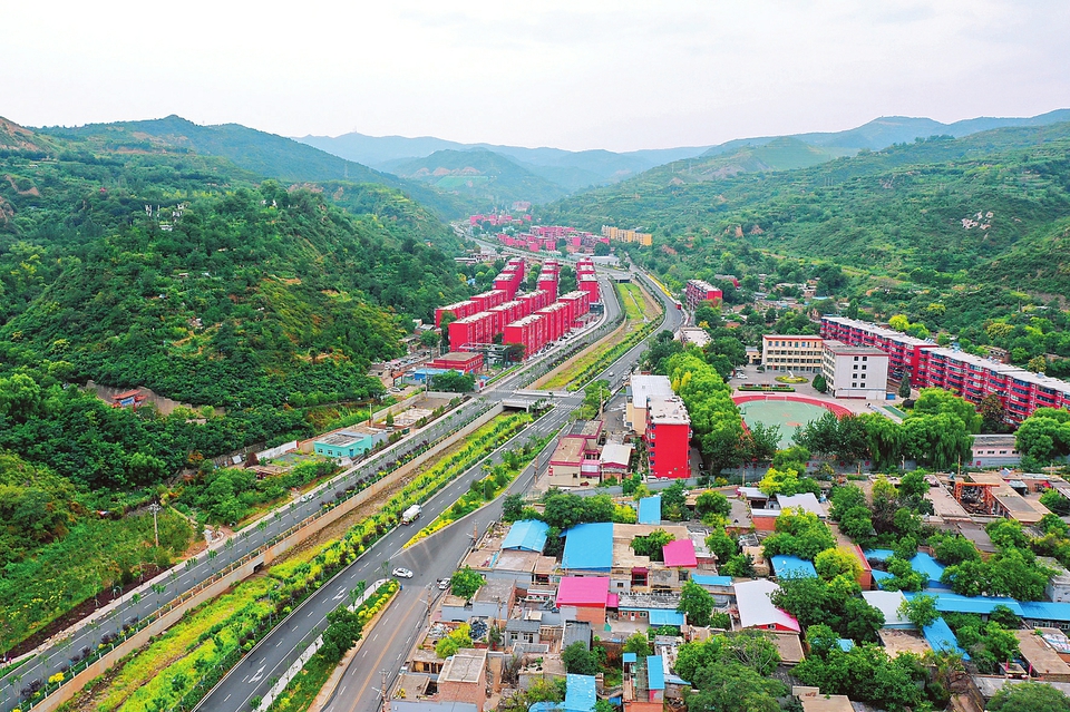 “太原万柏林区虎峪河快速路西延段景色宜人