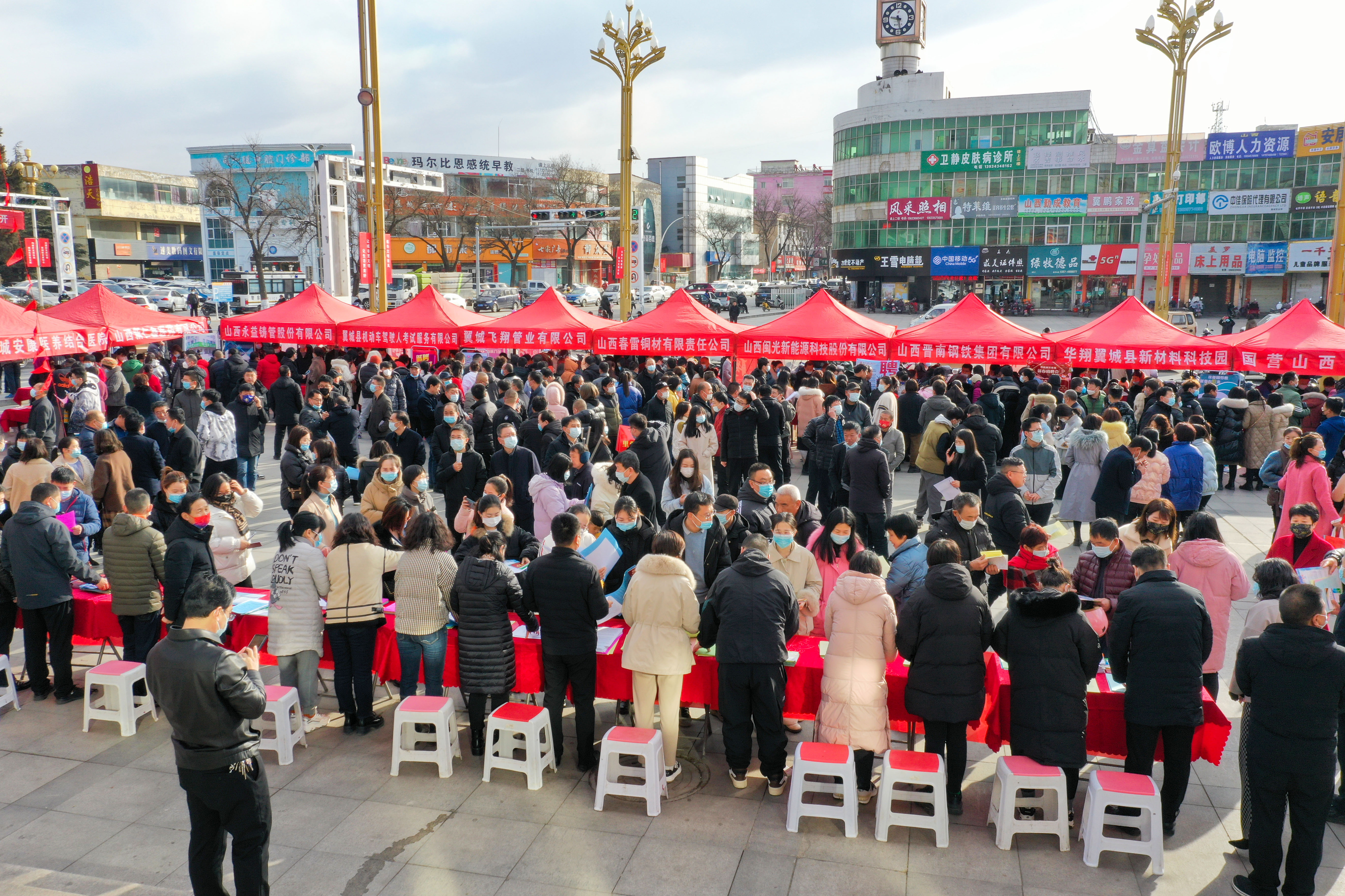 2. 就业援助月专场招聘会现场。.jpg