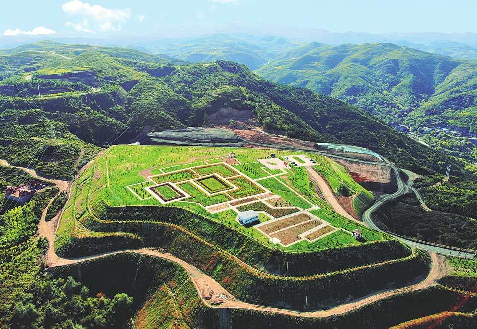 【奋进新征程建功新时代】青山复绿金山来