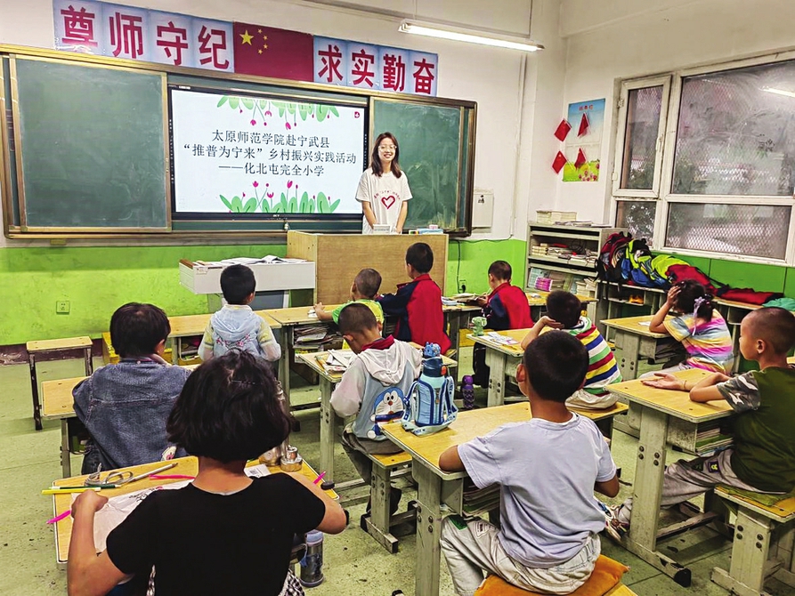 以青春之名赴家乡之约大学生们撸起袖子加油干