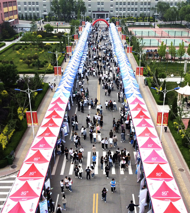 毕业季渐近！教育部 2023 届高校毕业生就业促进周山西分会场“职引未来”-27423.jpg