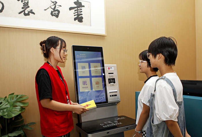 襄汾：图书馆里的“志愿红”-31429.jpg