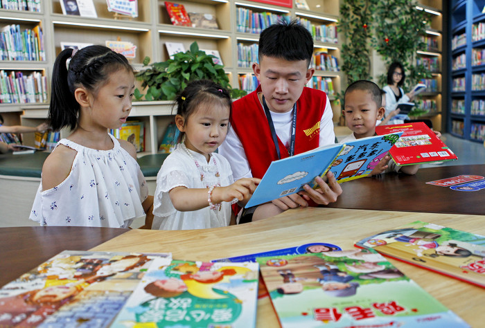 襄汾：图书馆里的“志愿红”-31423.jpg