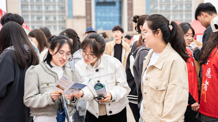 运城市举办2024年高校毕业生春季专场活动-45765.jpg