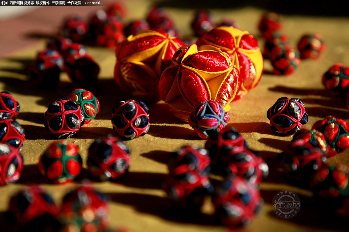 �j�ɭԺ����W�����ӥ��A�ҥH�y�Ǧb���W���@�a��¸�y�S�١��ӥ�¸�y���C