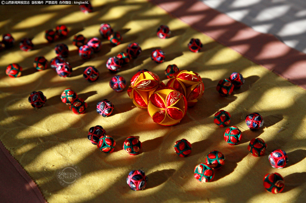 ���ӥ�¸�y�����ϮץR���ͬ��𮧡A�ϬM�F�H�̹�ͬ������n�V���C