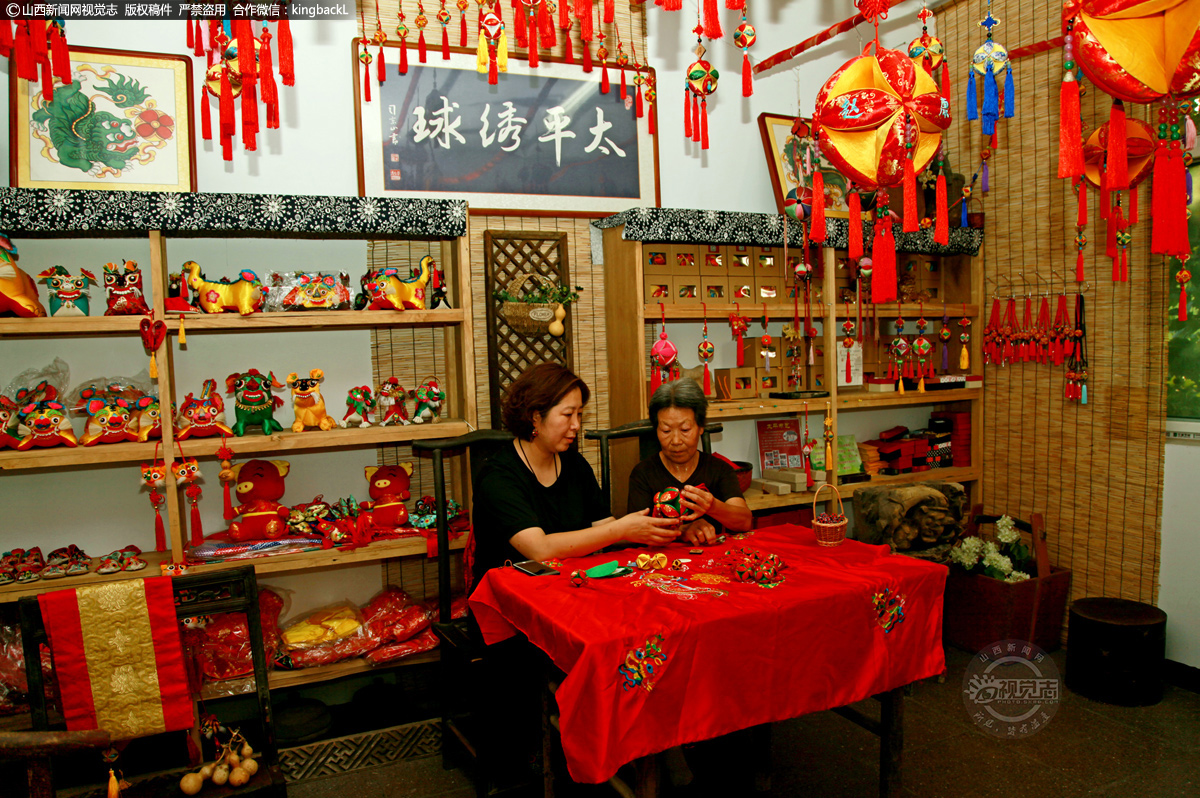 �@�B�Q�X���̪��u�@���\���F�U���U�˪�¸�y�M�������~�C