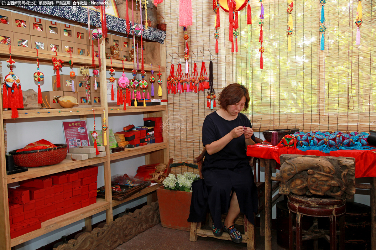 �b���a�F���߫��U�A���ӥ�¸�y�����Q���y���@�Ӥ�ƫ~�P�A�Φ��F�~���Ȫ�ʸU������Ʋ��~�C�B���ڻ��A�n�N¸�y���ߡ��V���@�ɡA���o�������y�W�����N���o�����j�A�a���h���H�P�I�C