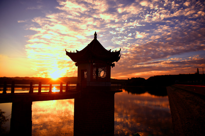 武乡太行龙湖美如画