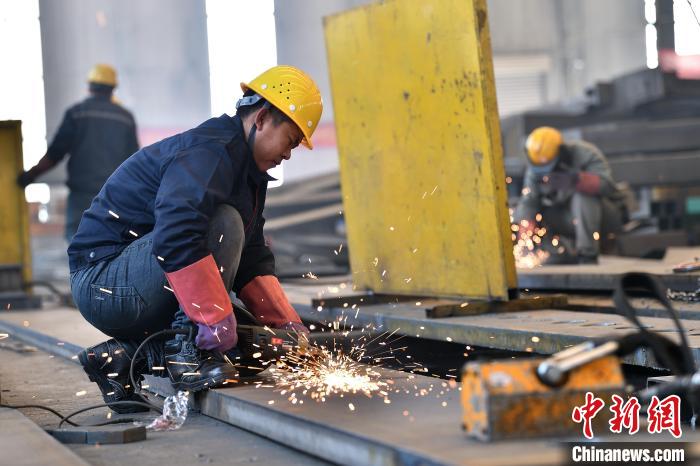 三晋春来早出口订单稳步增长太原制造业工人春节过后生产忙