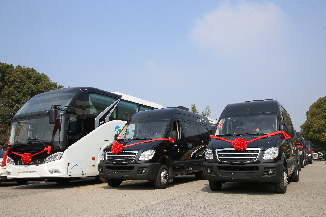 乘苏州金龙客车览西北无边胜境