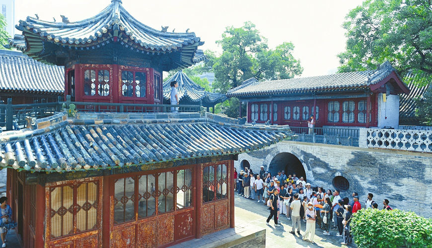 雕梁画栋引客来