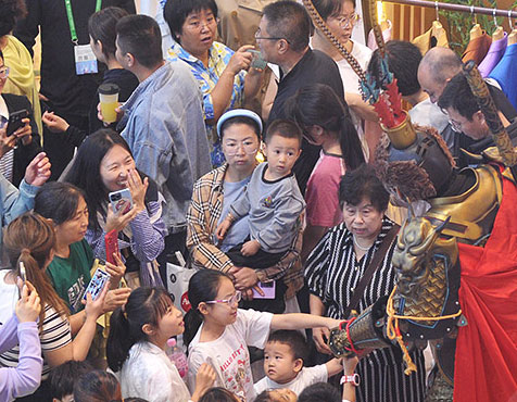 文博会现场人潮涌动