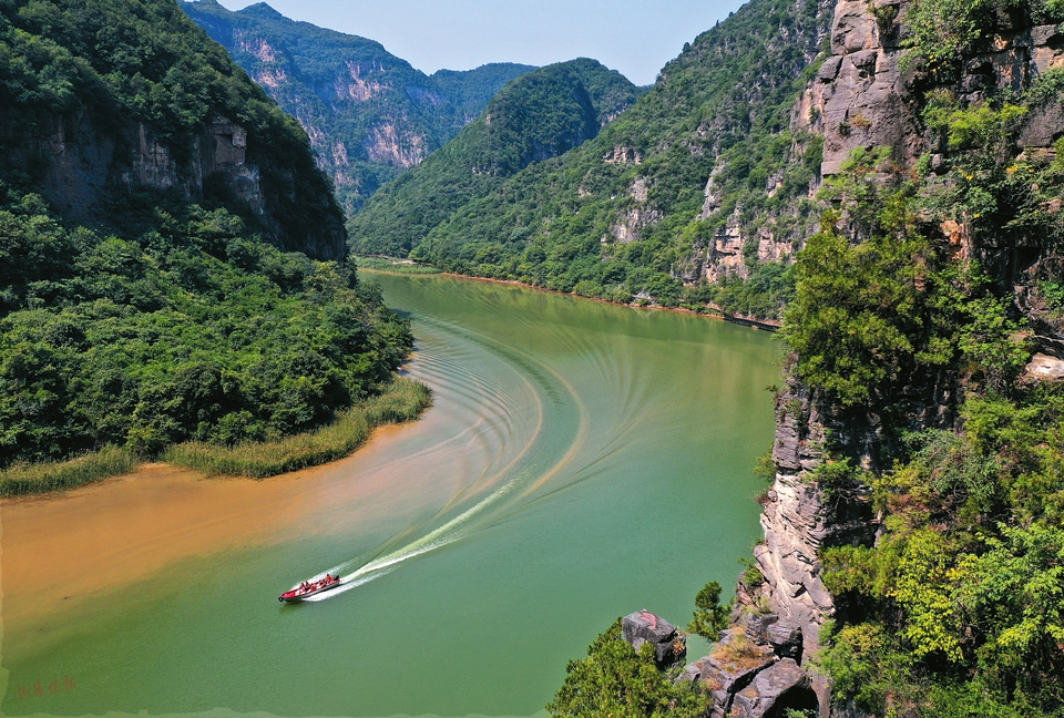 出太行沁河美如画奔河南从此不还家