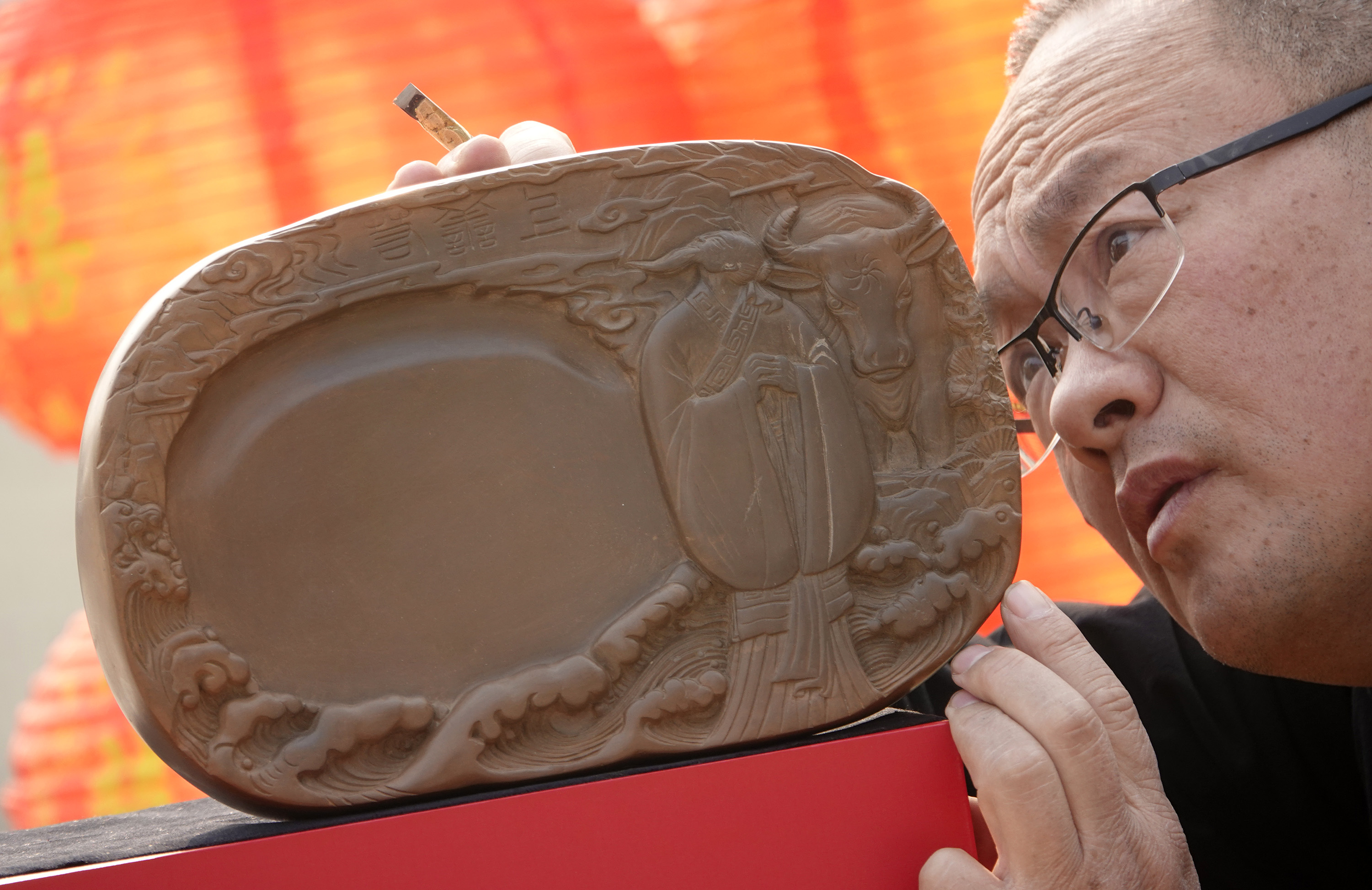 山西绛州澄泥砚500多方生肖牛砚出炉牛气冲天迎牛年